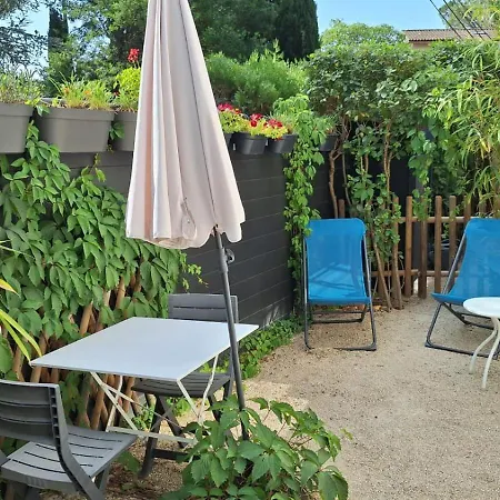 Et Calme Les Avignon Entree Et Cour Independantes Climatisation Piscine Parking アパート