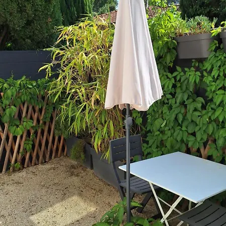 Et Calme Les Avignon Entree Et Cour Independantes Climatisation Piscine Parking アパート ヴィルヌーヴ・レ・ザヴィニョン